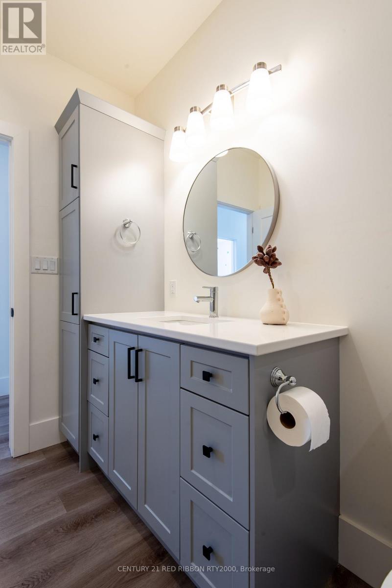 Photo 42 of 50 for 18 Mcnab Street