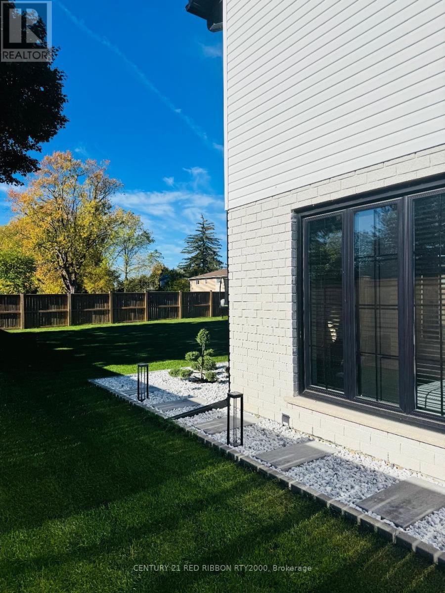 18 Mcnab Street, Strathroy-Caradoc, Ontario  N7G 2E9 - Photo 47 - X12729582