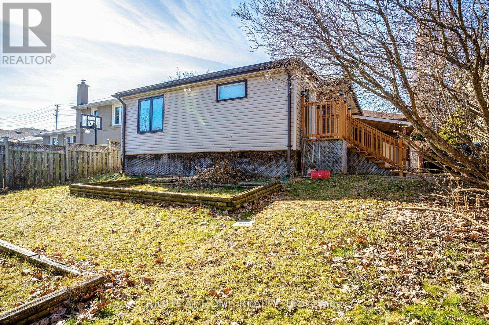 1579 Ogden Avenue E, Mississauga, Ontario  L5E 2H9 - Photo 22 - W12737460