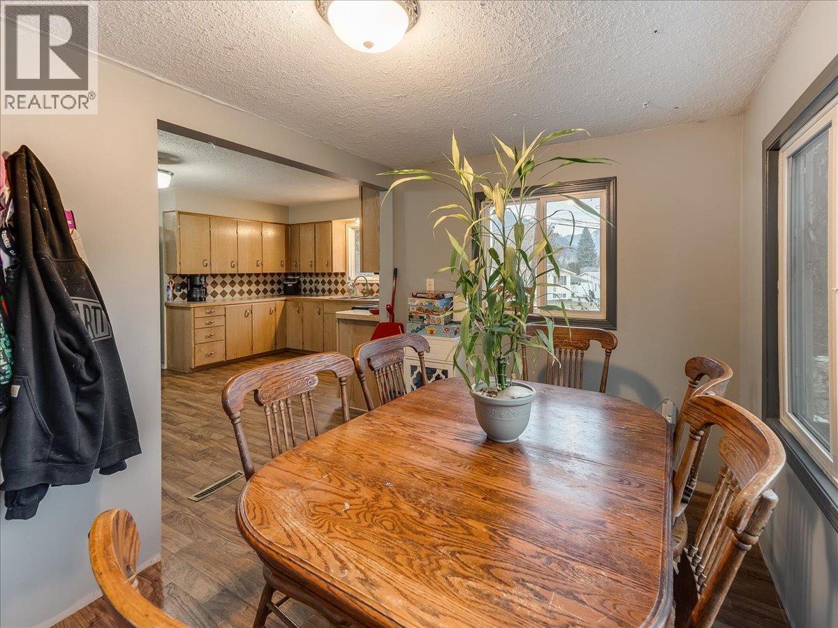 29 Kootenay Avenue N, Fruitvale, British Columbia V0G 1L0 - Photo 16 - 10373907