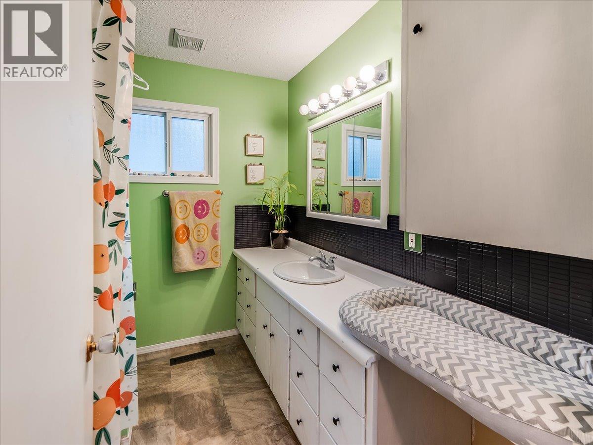 29 Kootenay Avenue N, Fruitvale, British Columbia V0G 1L0 - Photo 17 - 10373907