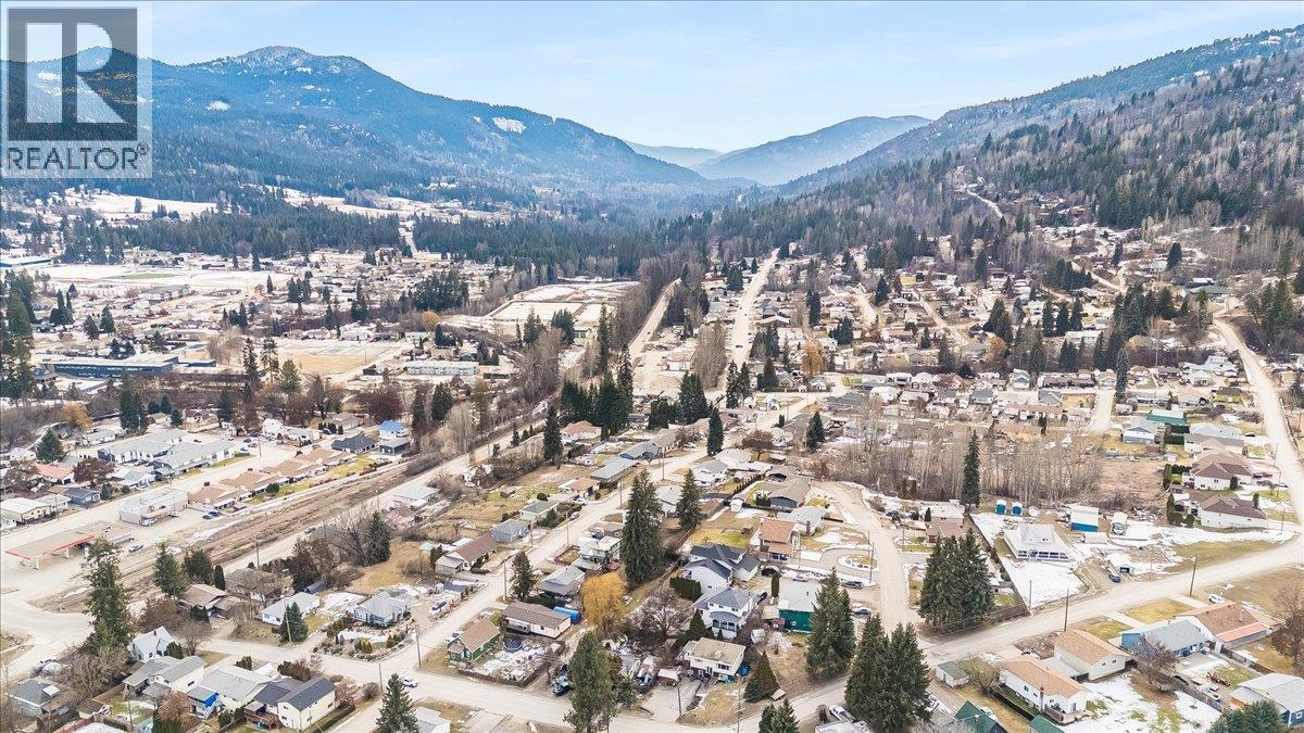 29 Kootenay Avenue N, Fruitvale, British Columbia V0G 1L0 - Photo 33 - 10373907