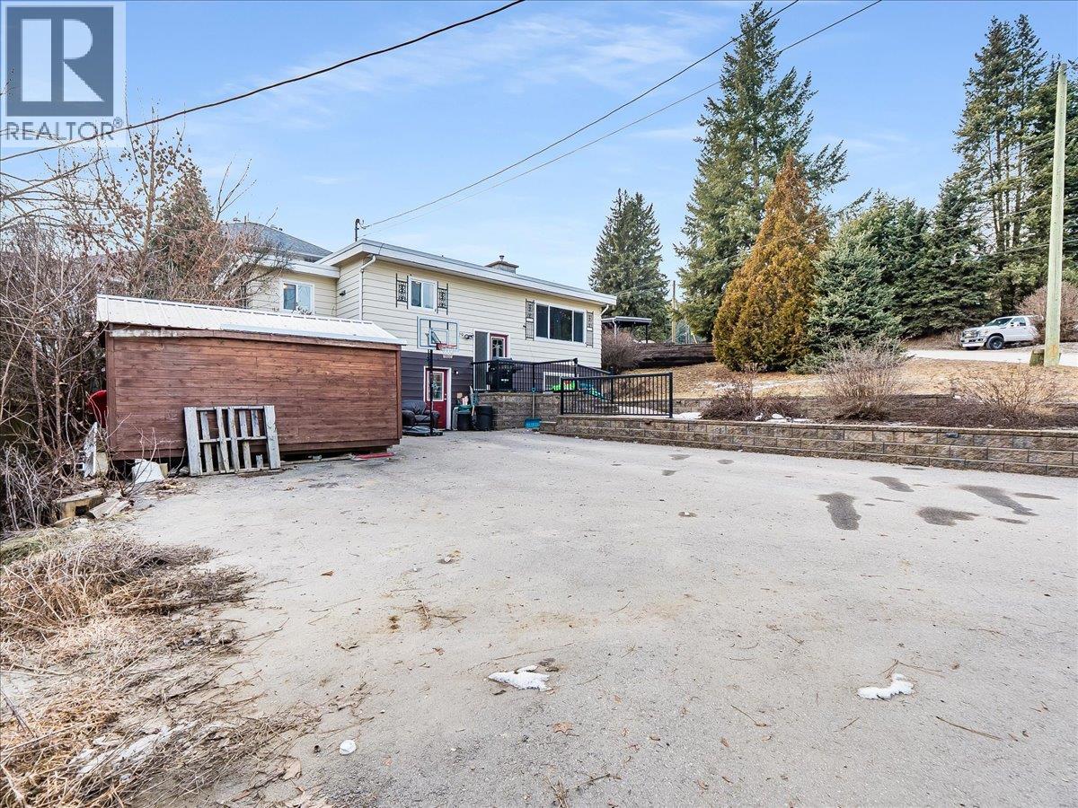 29 Kootenay Avenue N, Fruitvale, British Columbia V0G 1L0 - Photo 5 - 10373907