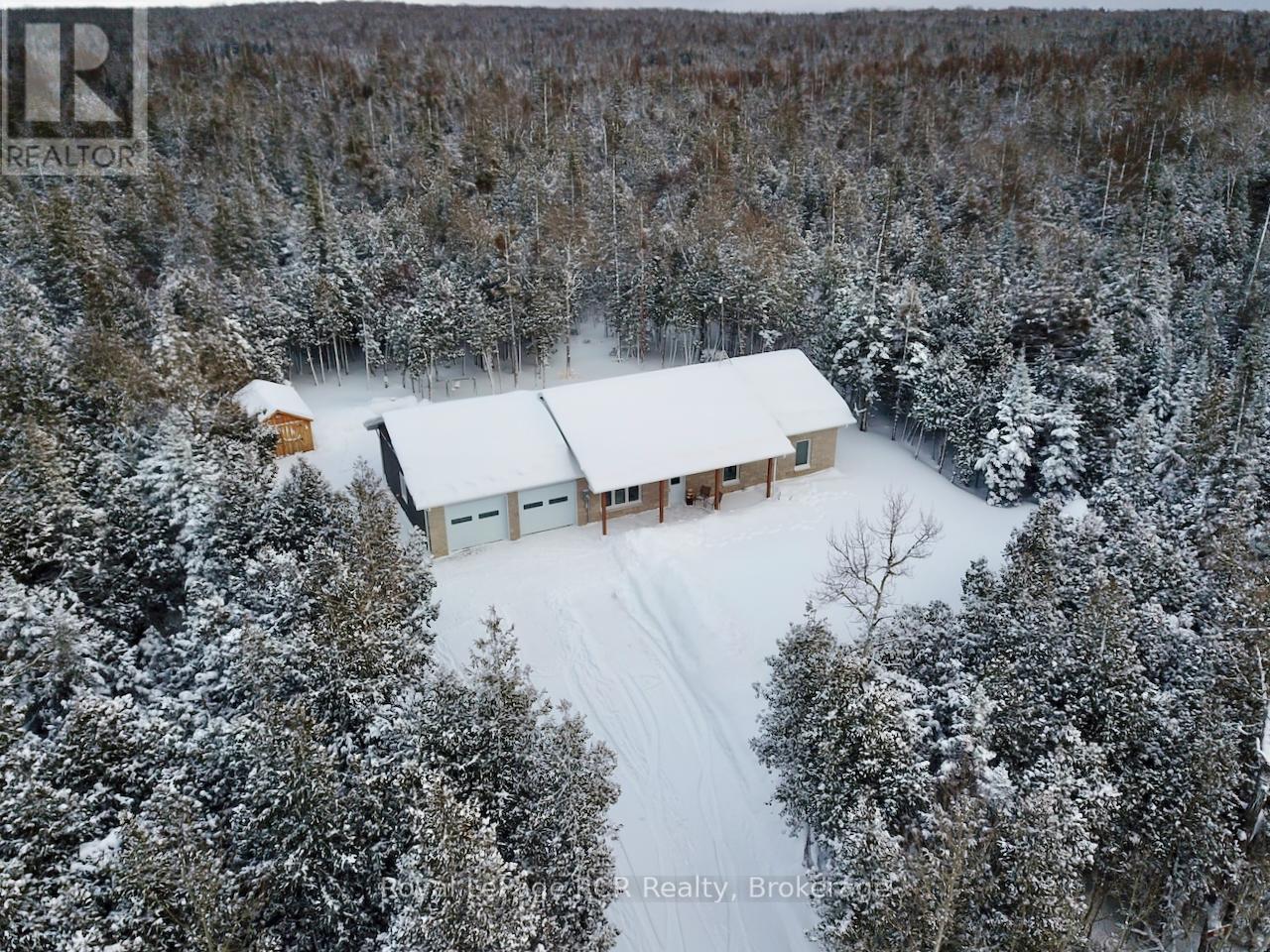118 Fowlie Road, Northern Bruce Peninsula, Ontario N0H 1W0 - Photo 40 - X12739016