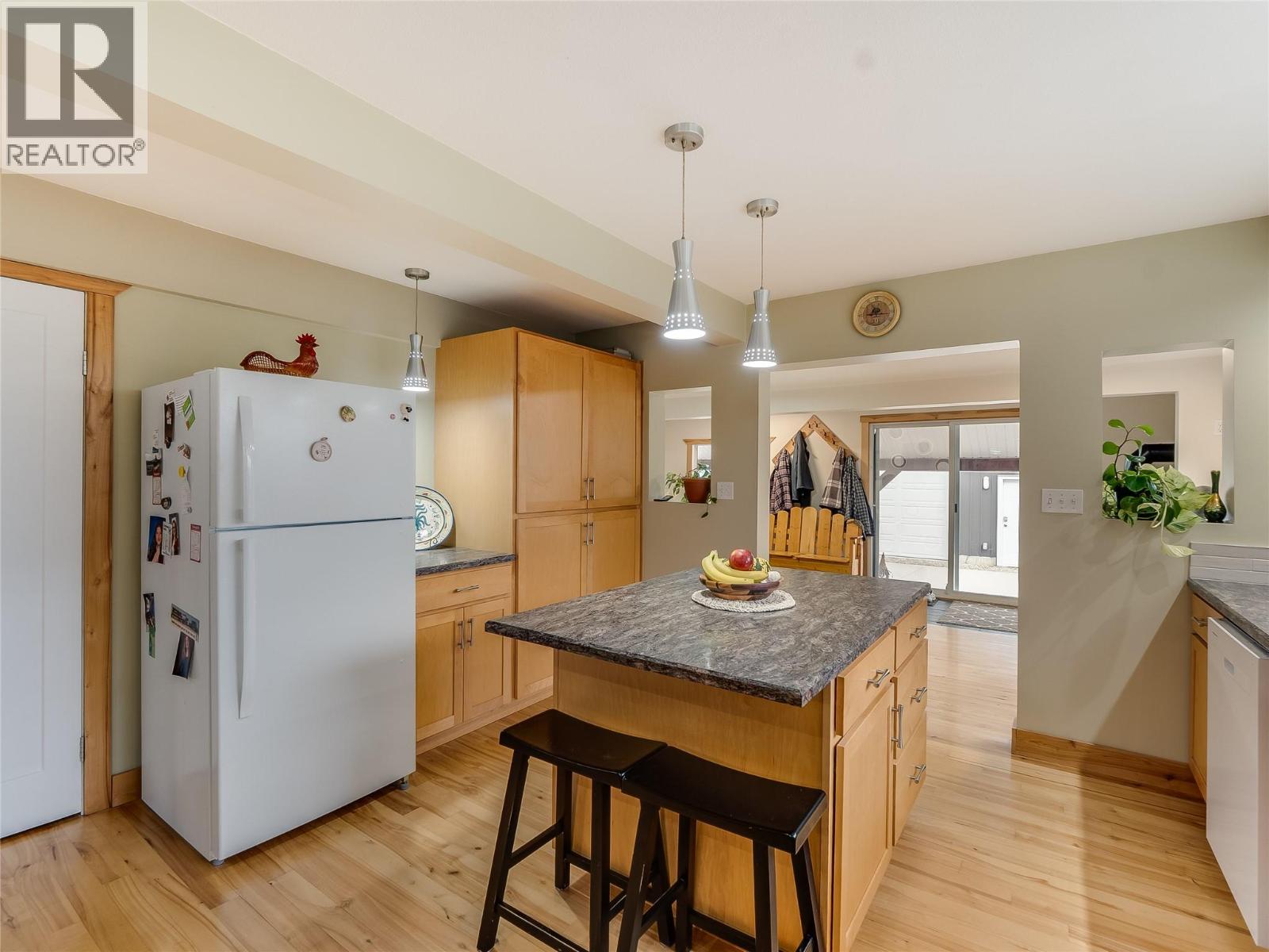 223 102nd Street, Castlegar, British Columbia V1N 3E5 - Photo 13 - 10374027