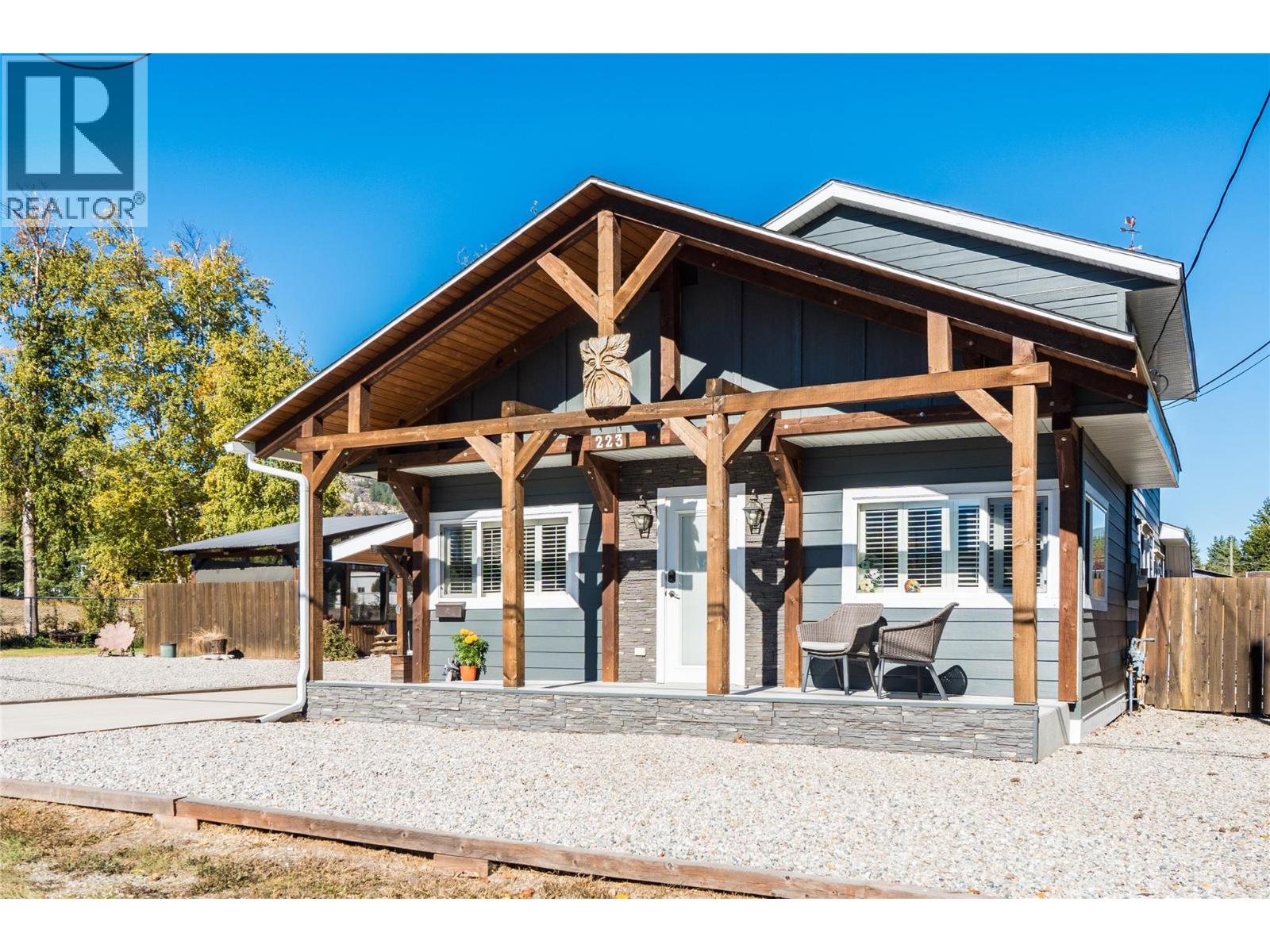 223 102nd Street, Castlegar, British Columbia V1N 3E5 - Photo 1 - 10374027