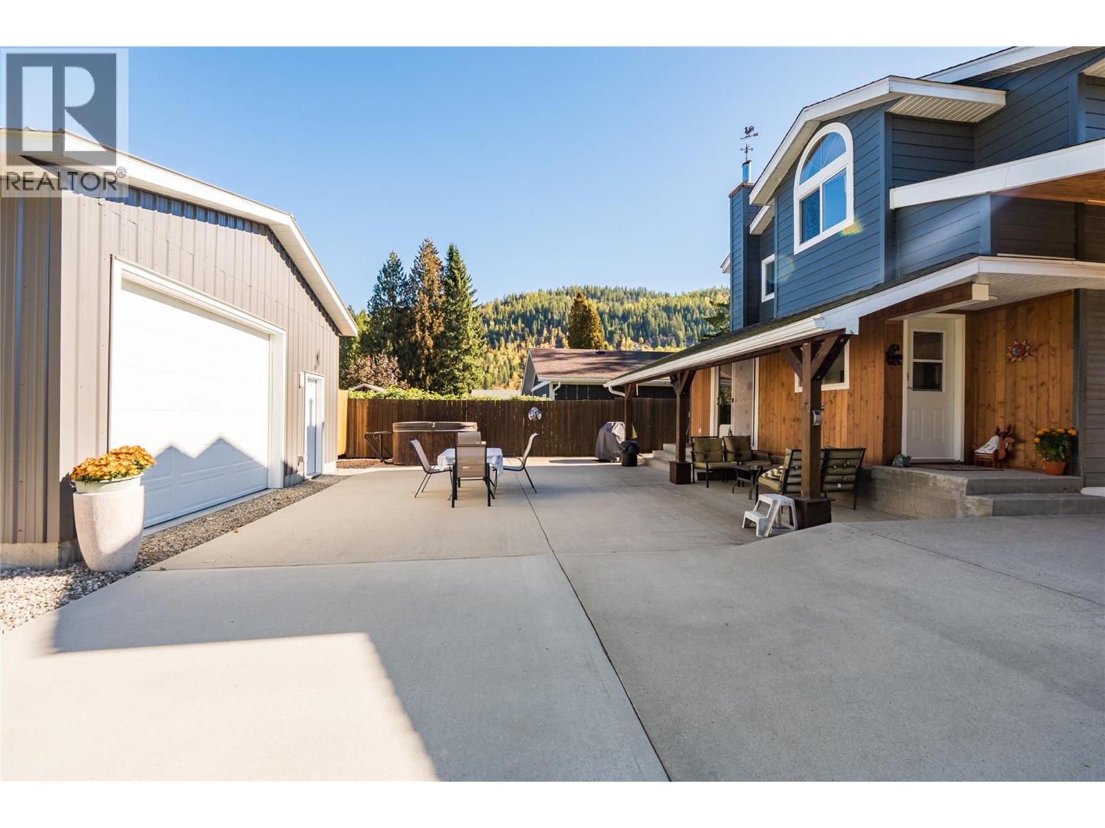 223 102nd Street, Castlegar, British Columbia V1N 3E5 - Photo 44 - 10374027