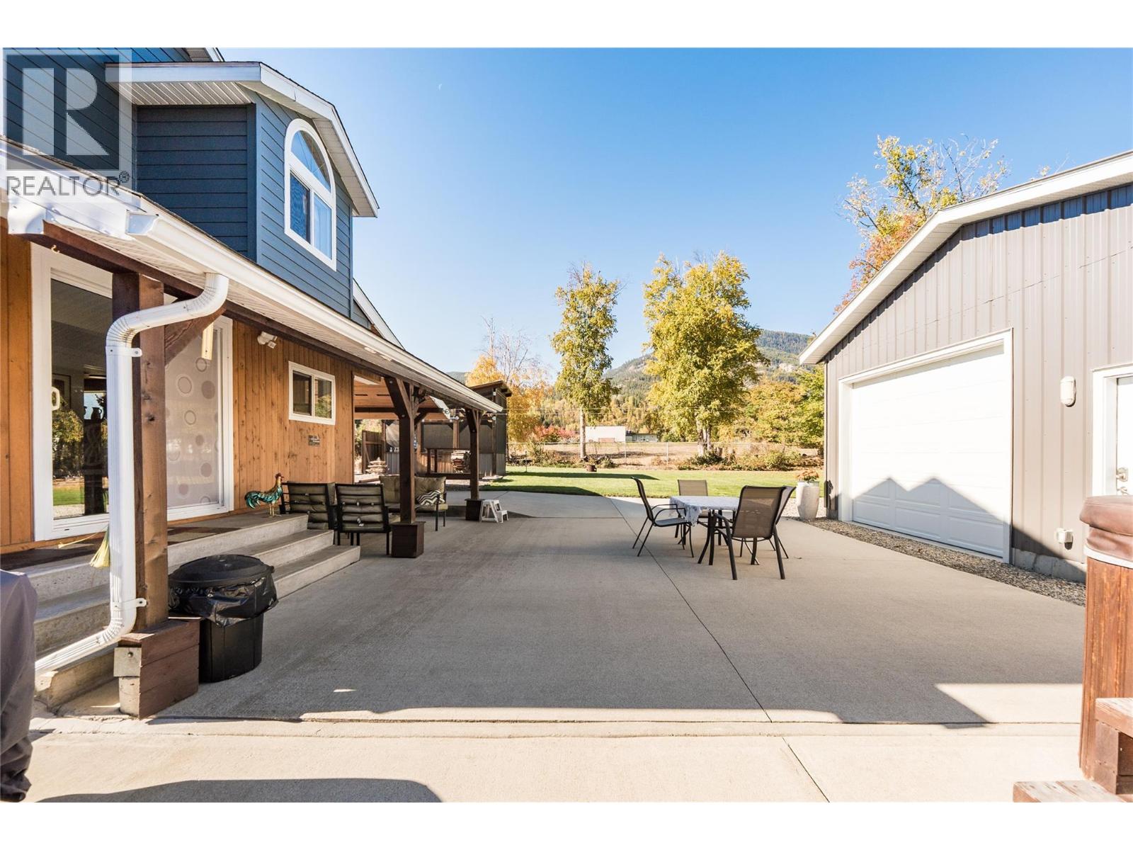 223 102nd Street, Castlegar, British Columbia V1N 3E5 - Photo 45 - 10374027