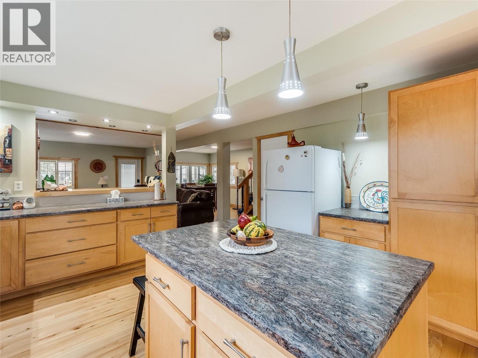 223 102nd Street, Castlegar, British Columbia V1N 3E5 - Photo 12 - 10374027