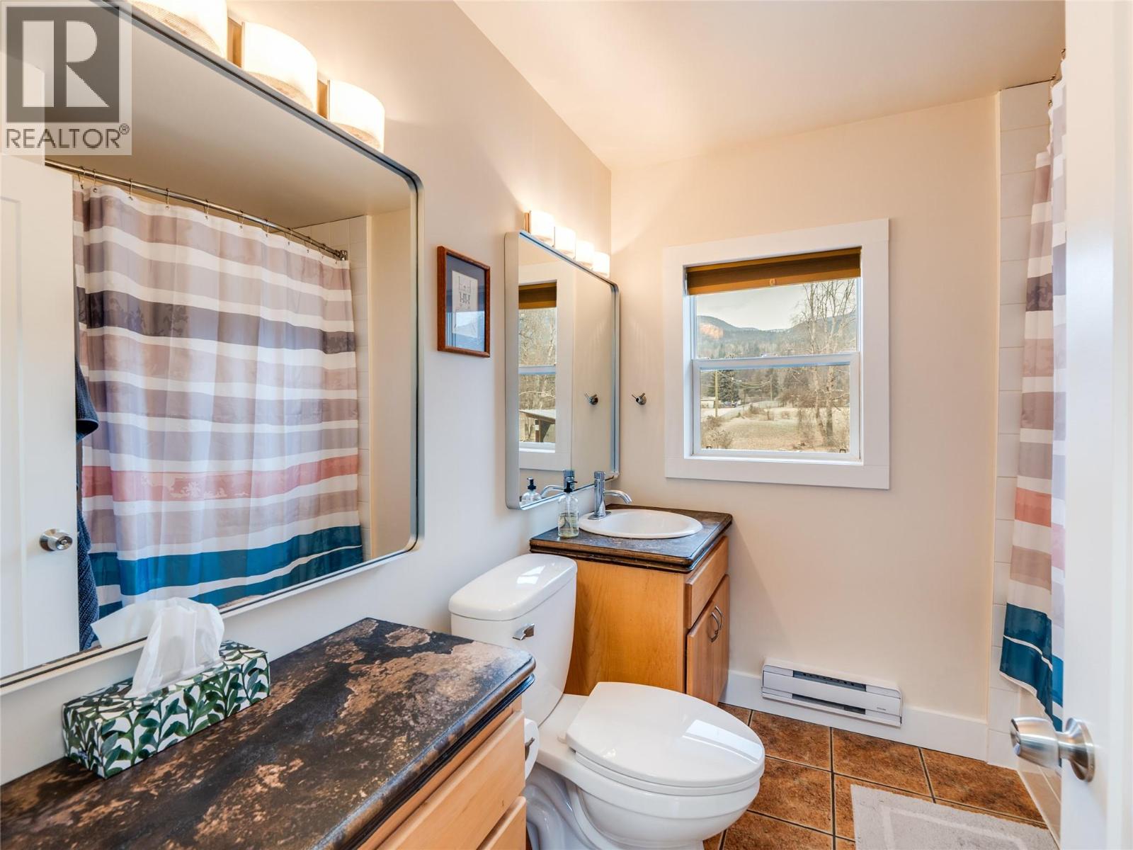 223 102nd Street, Castlegar, British Columbia V1N 3E5 - Photo 35 - 10374027