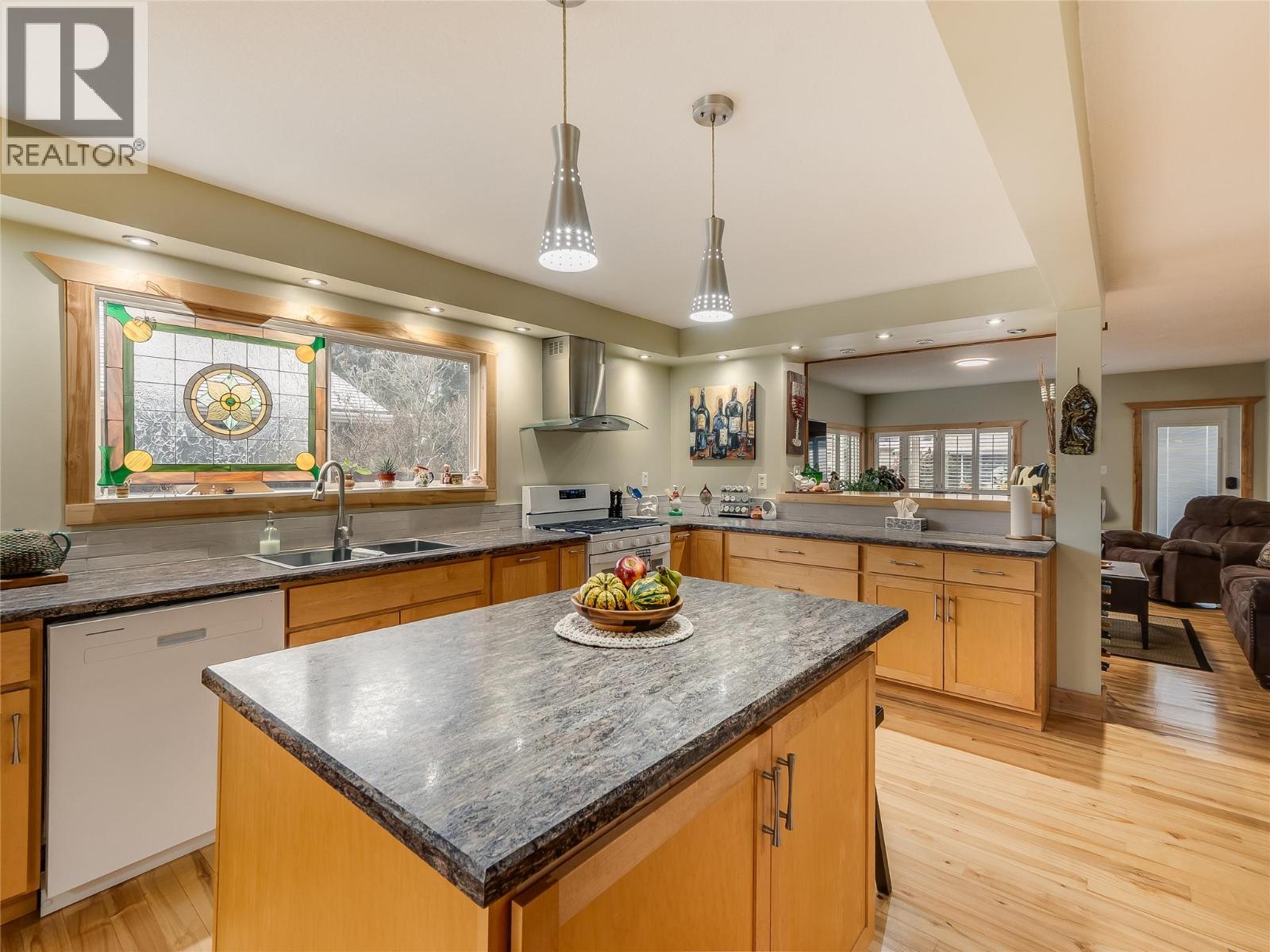 223 102nd Street, Castlegar, British Columbia V1N 3E5 - Photo 11 - 10374027