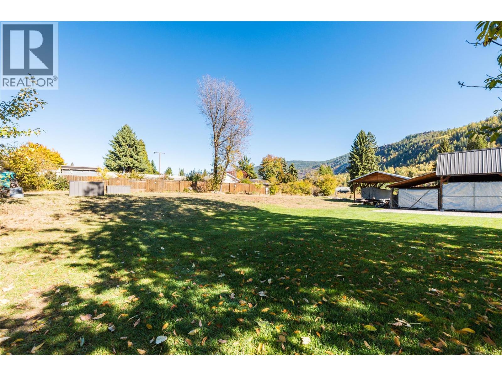 223 102nd Street, Castlegar, British Columbia V1N 3E5 - Photo 10 - 10374027