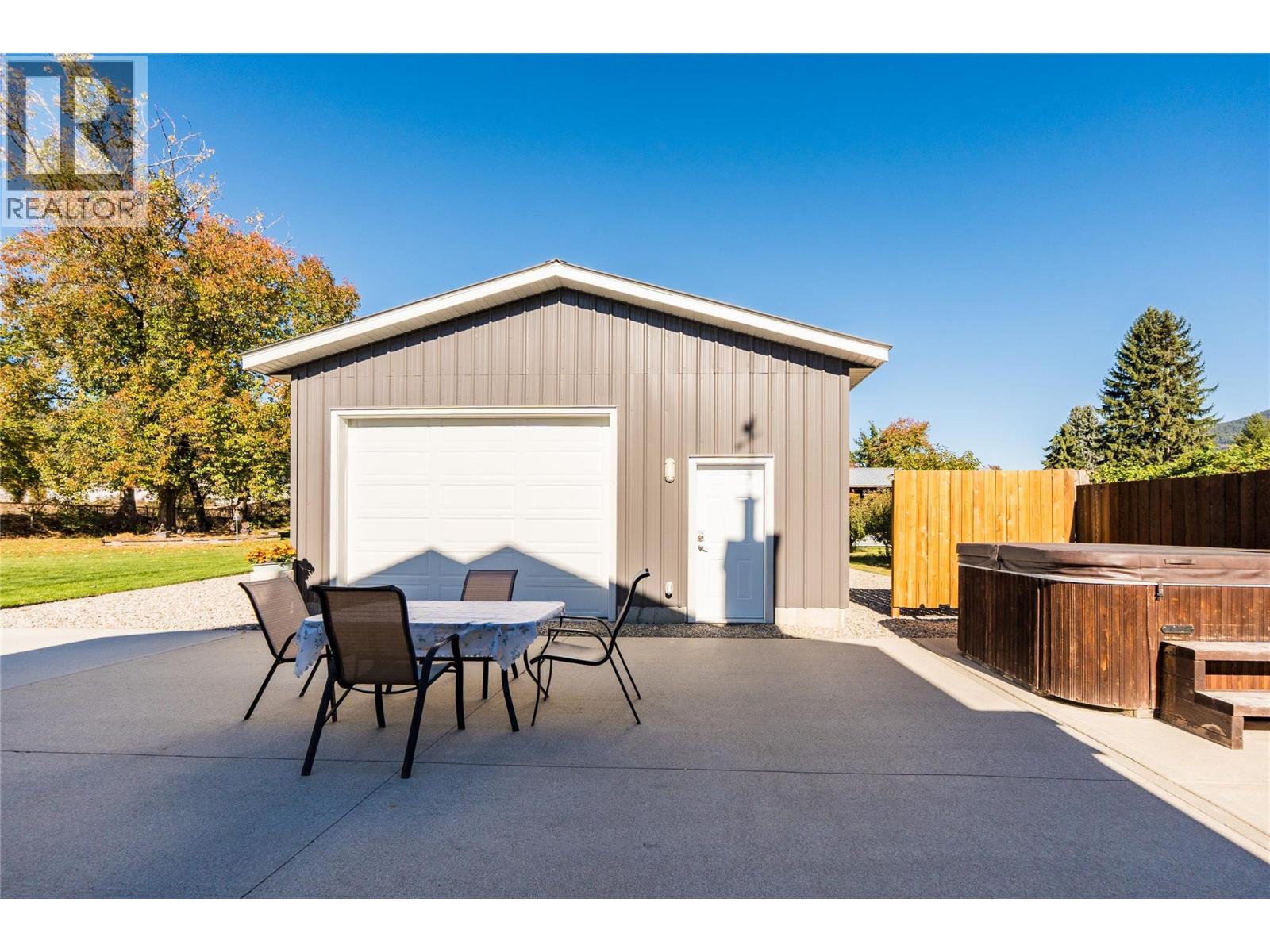 223 102nd Street, Castlegar, British Columbia V1N 3E5 - Photo 47 - 10374027