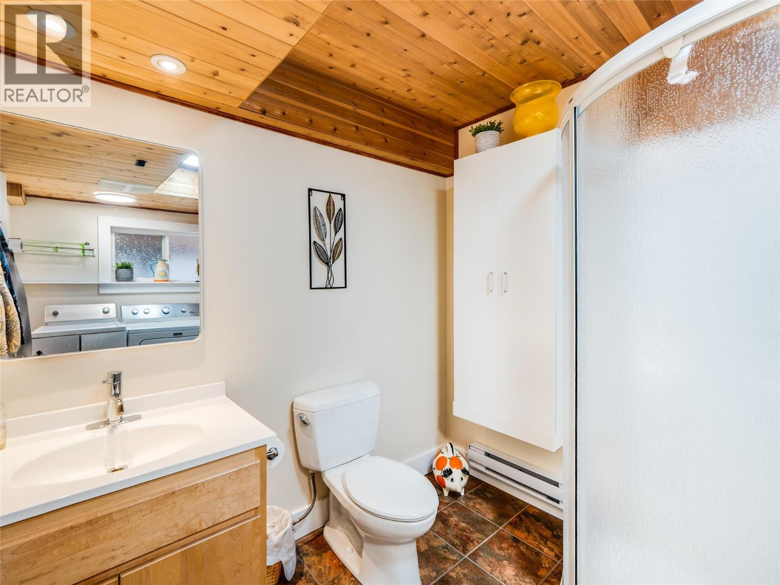 223 102nd Street, Castlegar, British Columbia V1N 3E5 - Photo 29 - 10374027