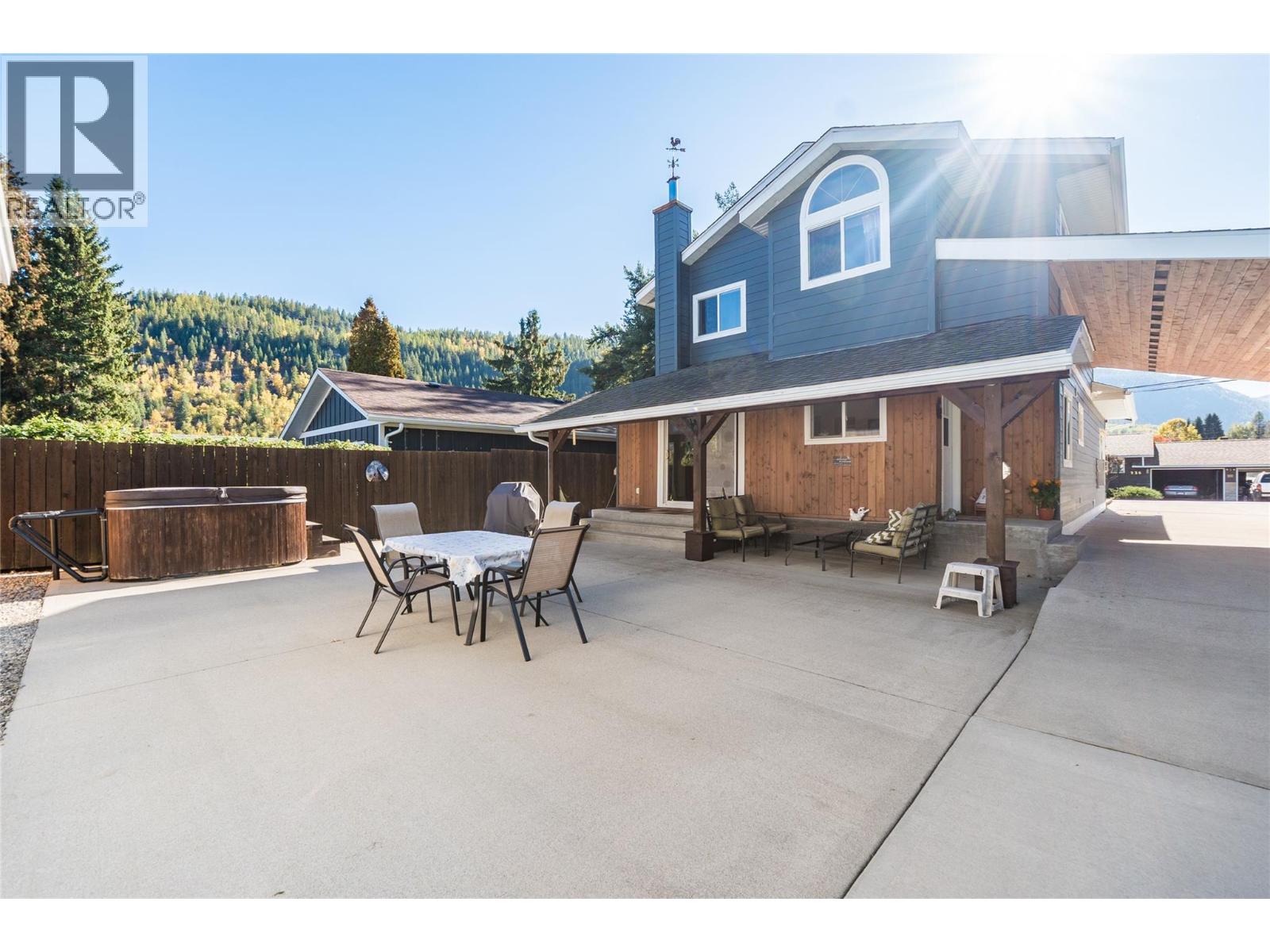 223 102nd Street, Castlegar, British Columbia V1N 3E5 - Photo 43 - 10374027