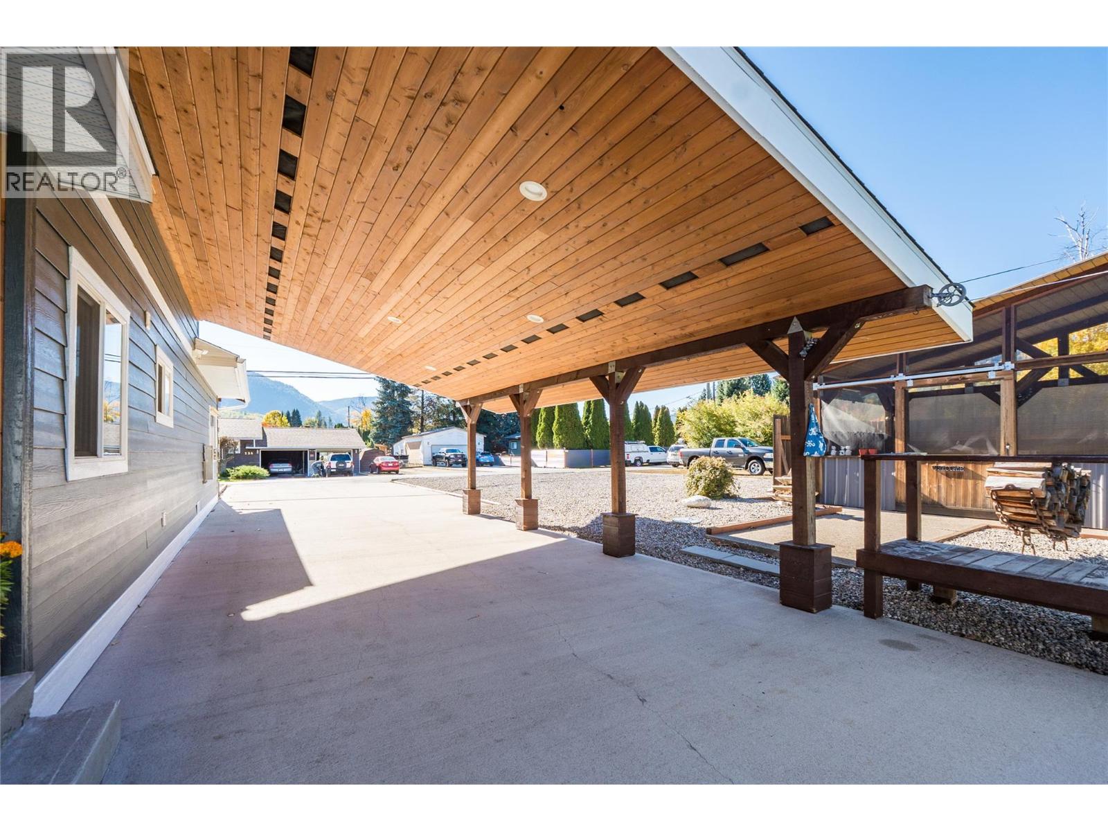 223 102nd Street, Castlegar, British Columbia V1N 3E5 - Photo 5 - 10374027