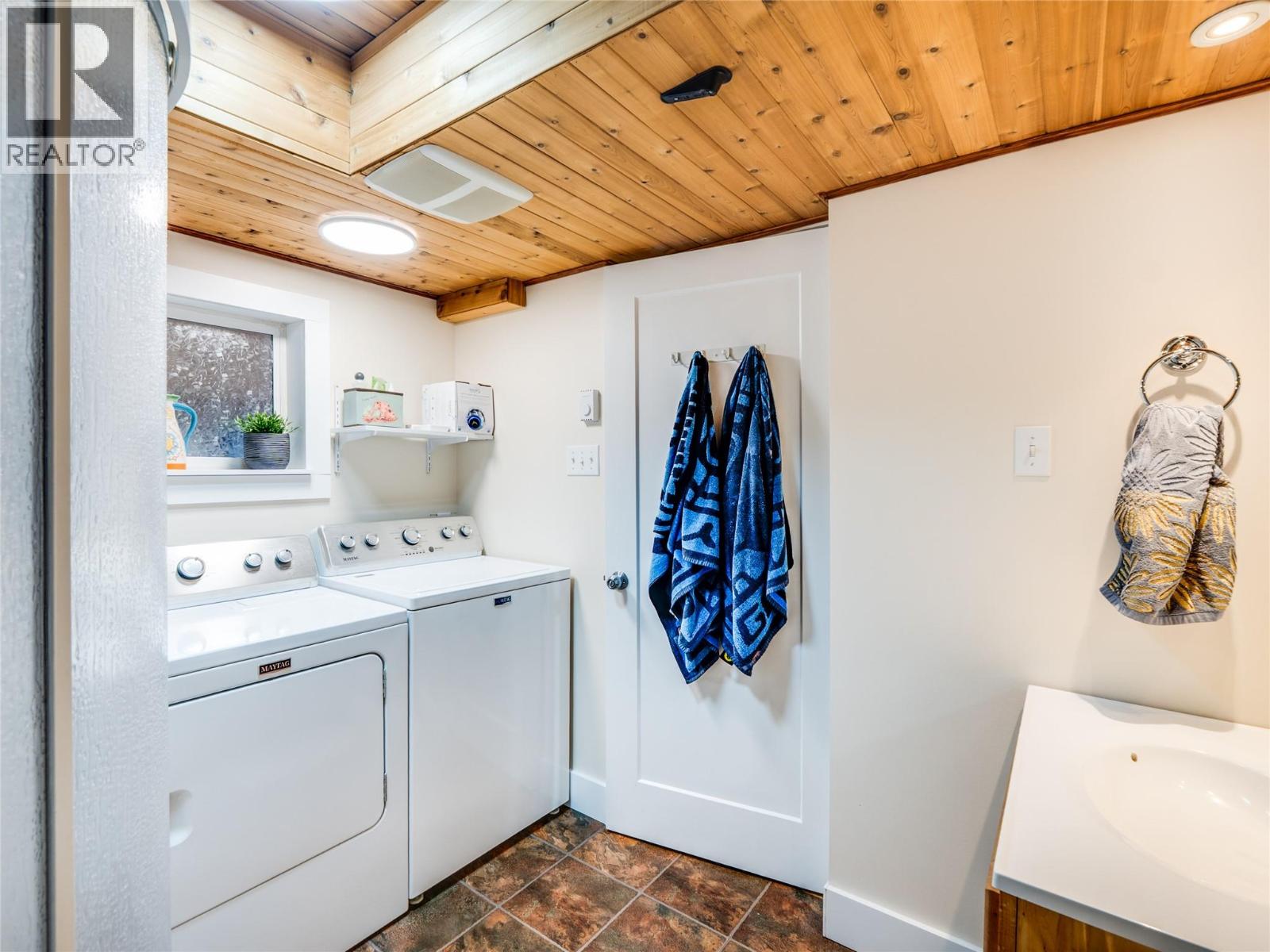 223 102nd Street, Castlegar, British Columbia V1N 3E5 - Photo 30 - 10374027