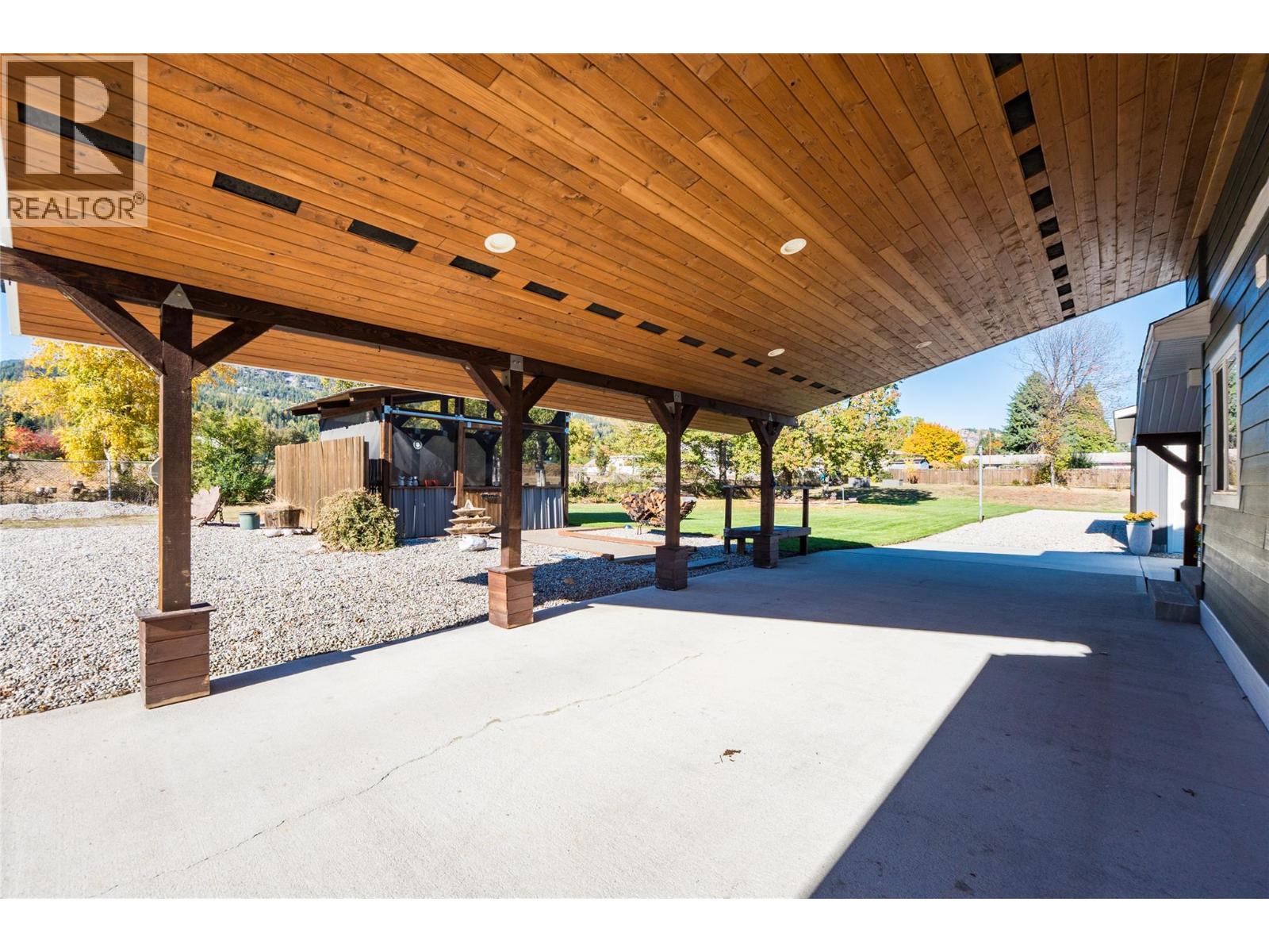 223 102nd Street, Castlegar, British Columbia V1N 3E5 - Photo 57 - 10374027