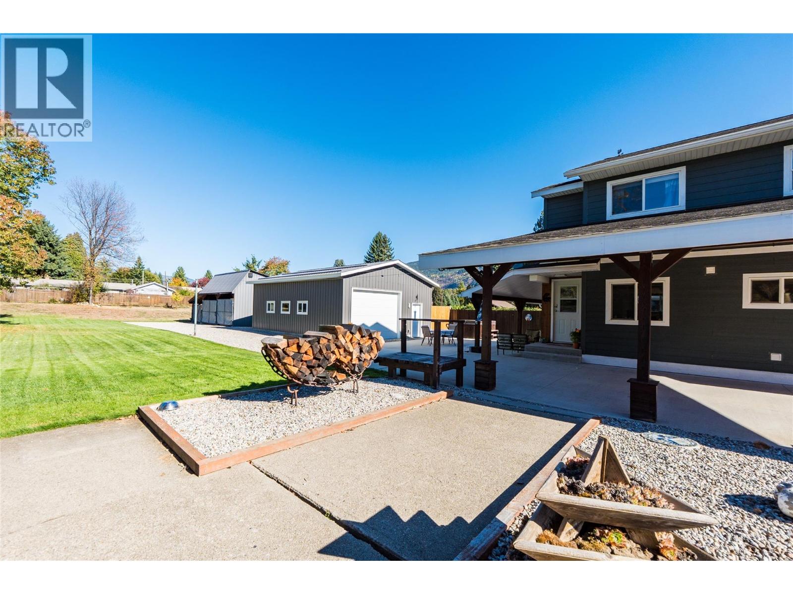 223 102nd Street, Castlegar, British Columbia V1N 3E5 - Photo 59 - 10374027