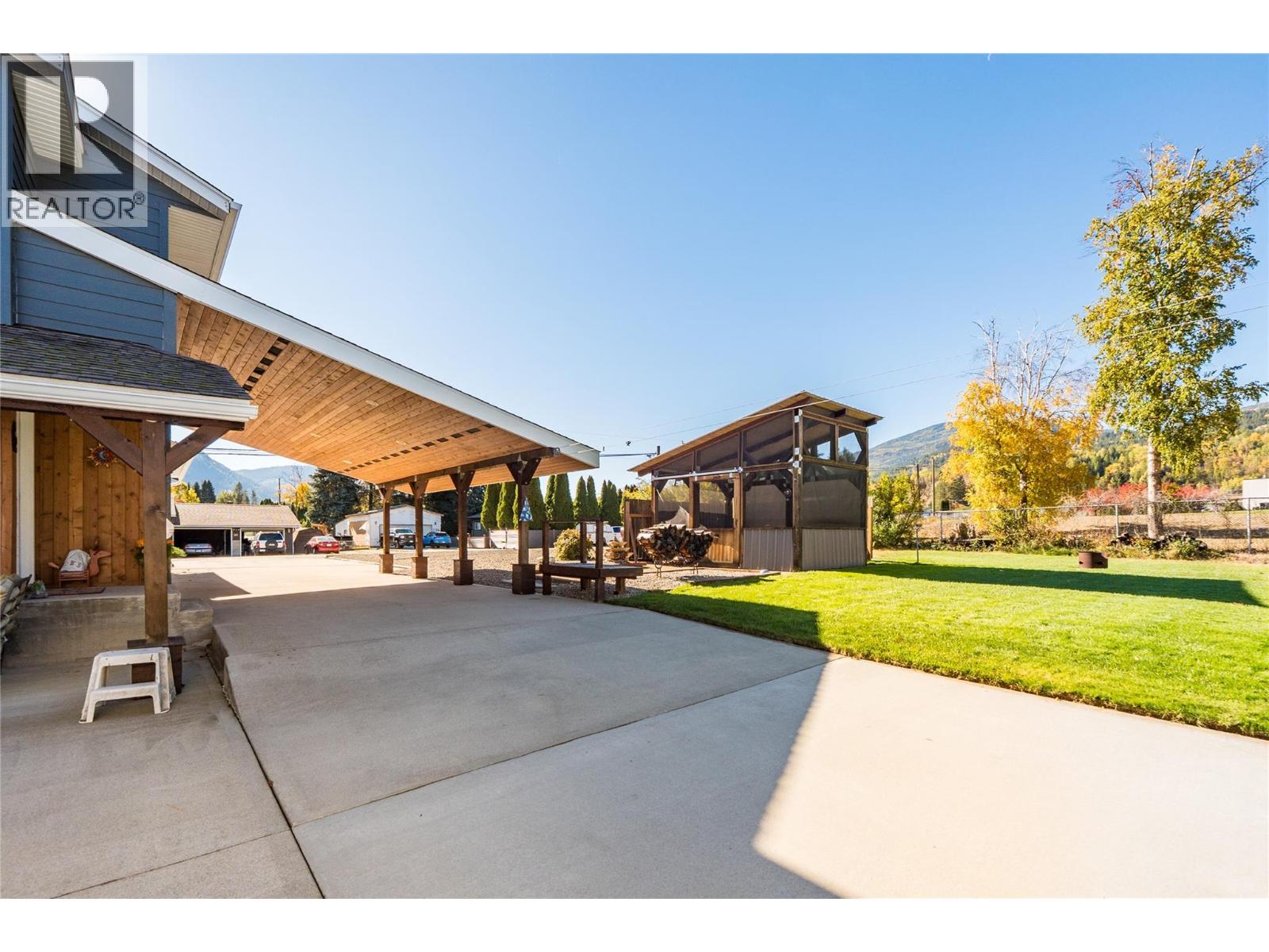 223 102nd Street, Castlegar, British Columbia V1N 3E5 - Photo 60 - 10374027