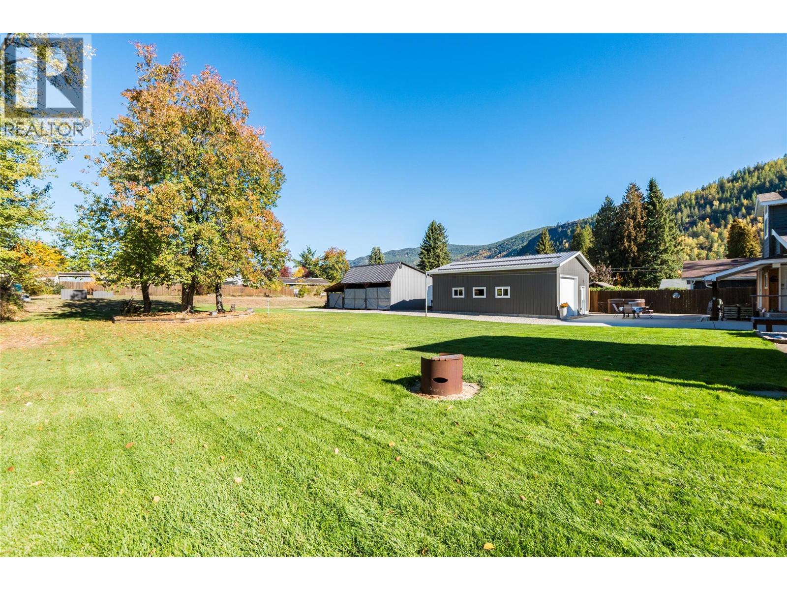 223 102nd Street, Castlegar, British Columbia V1N 3E5 - Photo 7 - 10374027