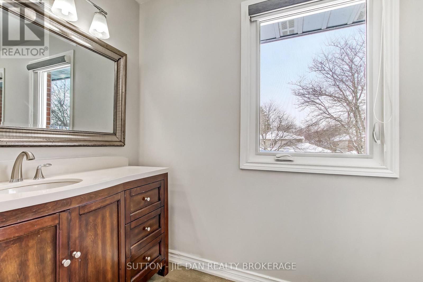 33 Repton Avenue, London North, Ontario  N5X 3G3 - Photo 25 - X12739074