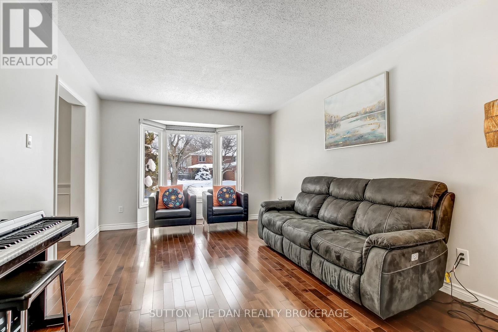 33 Repton Avenue, London North, Ontario  N5X 3G3 - Photo 3 - X12739074