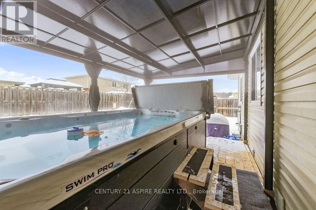 2036 Sandstone Crescent, Petawawa, Ontario  K8H 0A6 - Photo 11 - X12739052