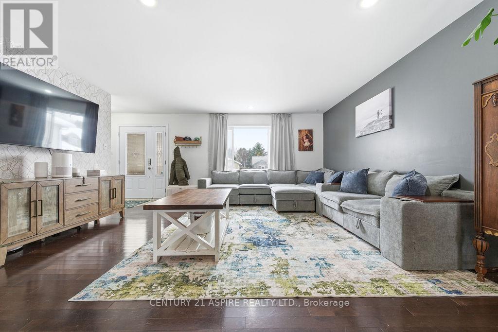 2036 Sandstone Crescent, Petawawa, Ontario  K8H 0A6 - Photo 16 - X12739052