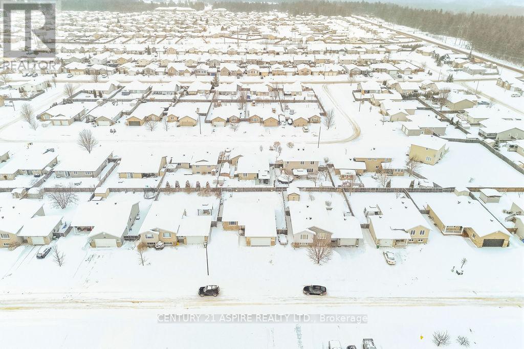 2036 Sandstone Crescent, Petawawa, Ontario  K8H 0A6 - Photo 49 - X12739052