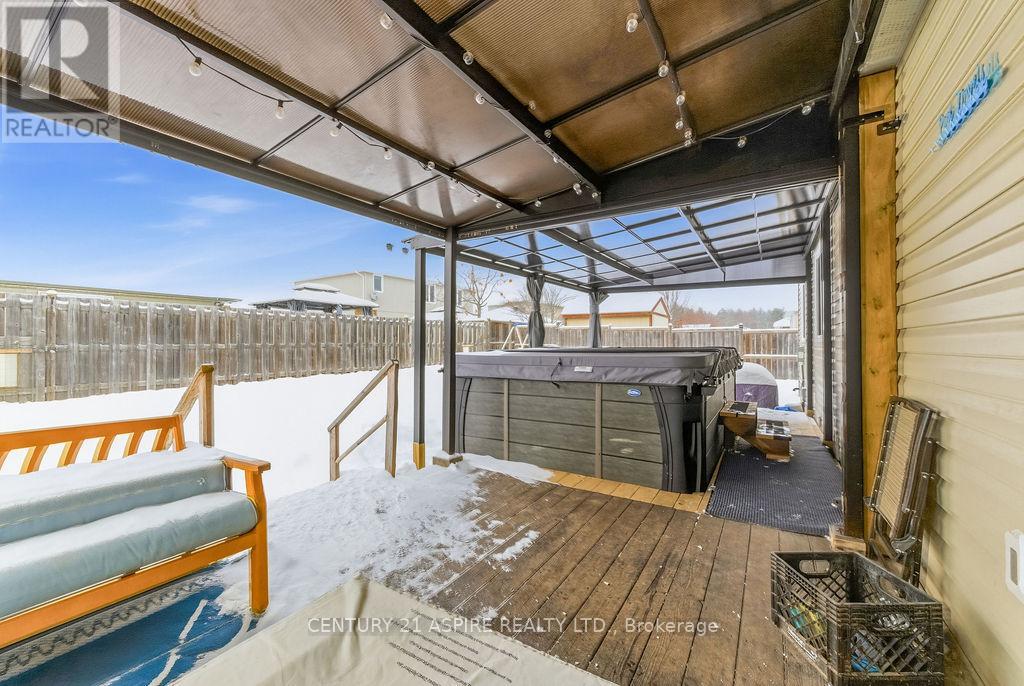 2036 Sandstone Crescent, Petawawa, Ontario  K8H 0A6 - Photo 5 - X12739052