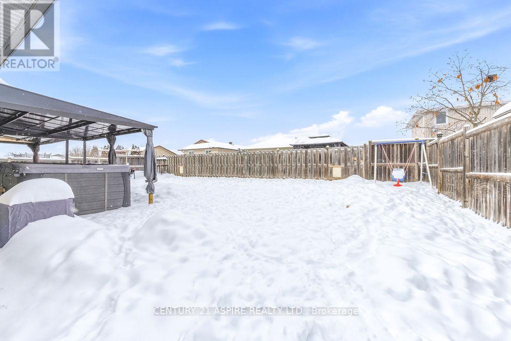 2036 Sandstone Crescent, Petawawa, Ontario  K8H 0A6 - Photo 9 - X12739052