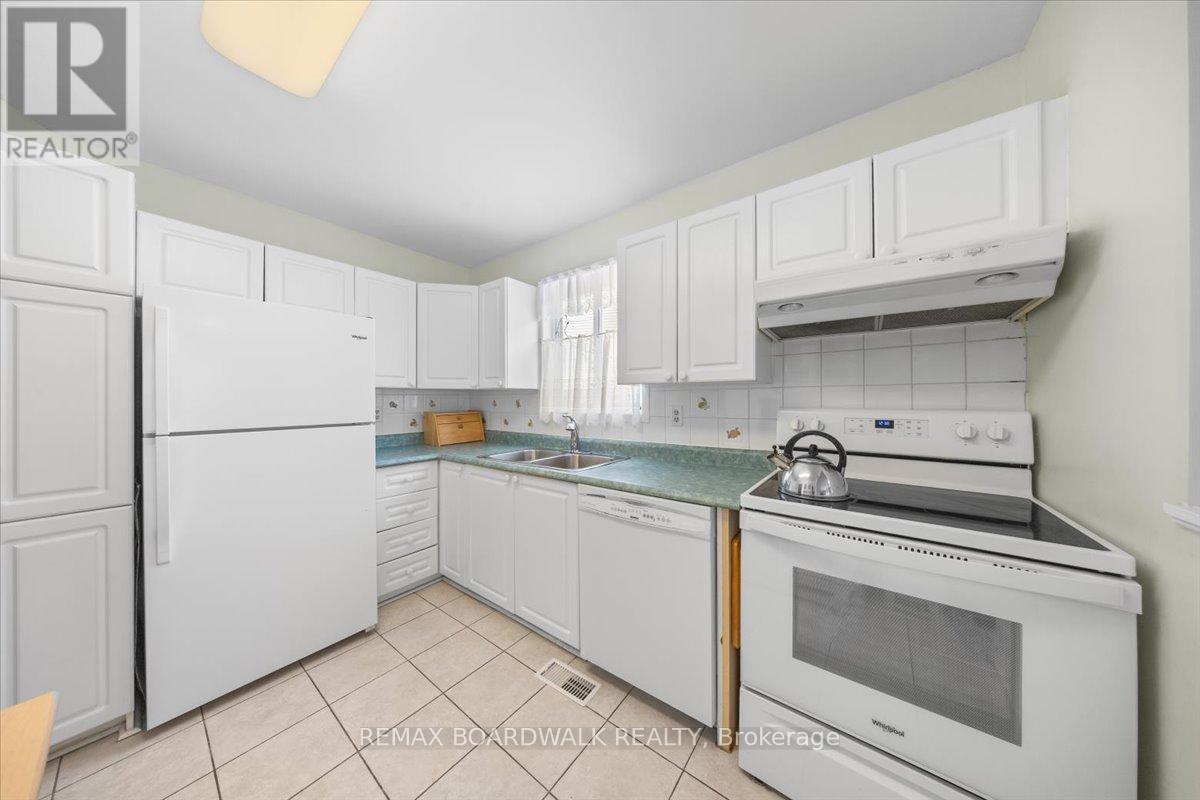 111 Celtic Court, Ottawa, Ontario  K1T 2A1 - Photo 16 - X12739128