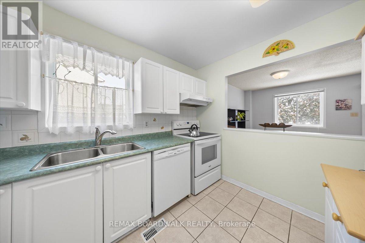 111 Celtic Court, Ottawa, Ontario  K1T 2A1 - Photo 17 - X12739128