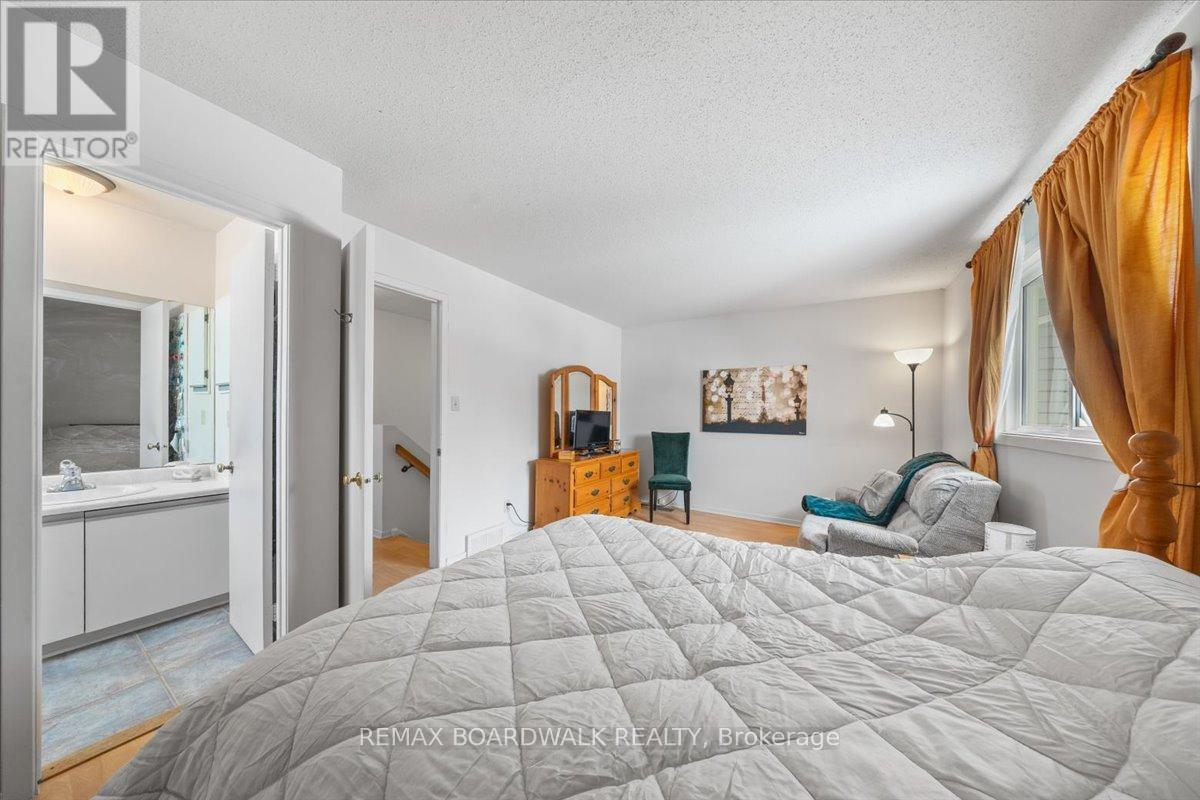 111 Celtic Court, Ottawa, Ontario  K1T 2A1 - Photo 19 - X12739128