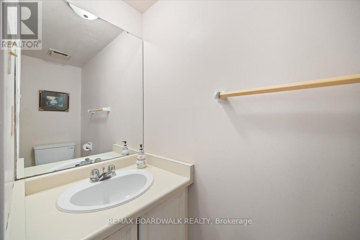 111 Celtic Court, Ottawa, Ontario  K1T 2A1 - Photo 21 - X12739128