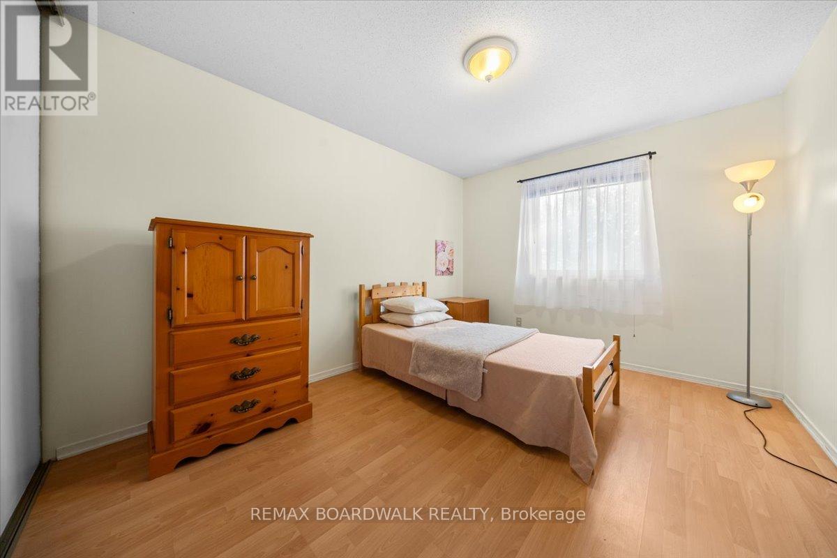 111 Celtic Court, Ottawa, Ontario  K1T 2A1 - Photo 25 - X12739128