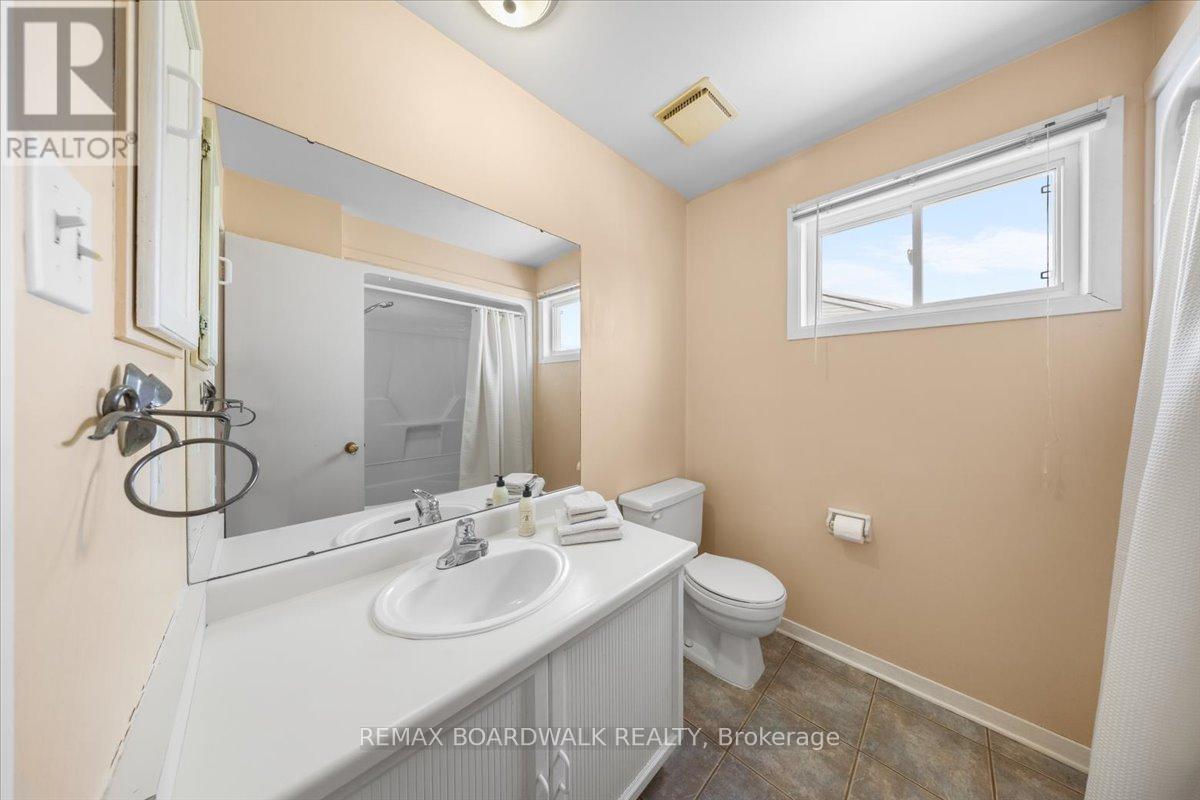 111 Celtic Court, Ottawa, Ontario  K1T 2A1 - Photo 27 - X12739128