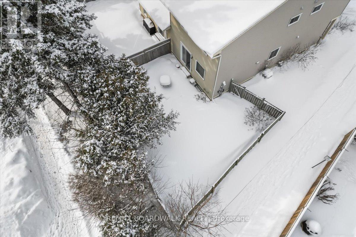 111 Celtic Court, Ottawa, Ontario  K1T 2A1 - Photo 32 - X12739128