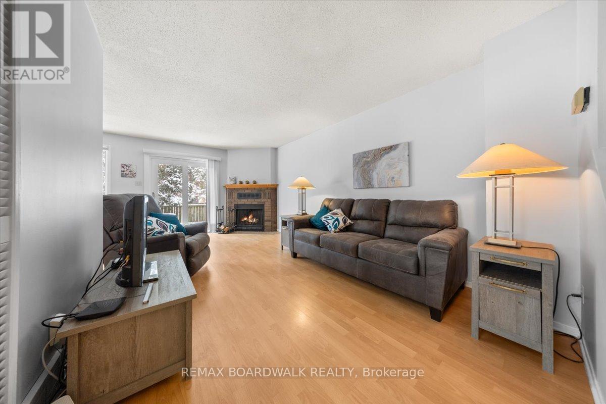 111 Celtic Court, Ottawa, Ontario  K1T 2A1 - Photo 5 - X12739128