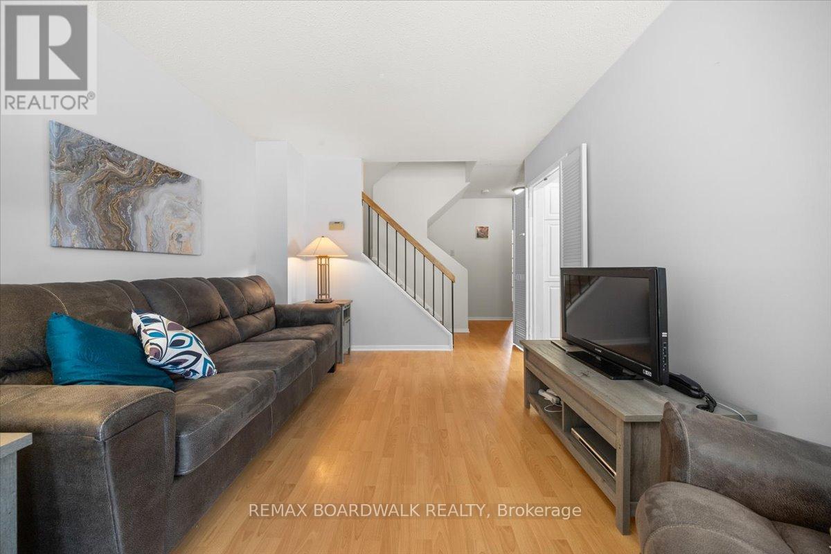 111 Celtic Court, Ottawa, Ontario  K1T 2A1 - Photo 6 - X12739128