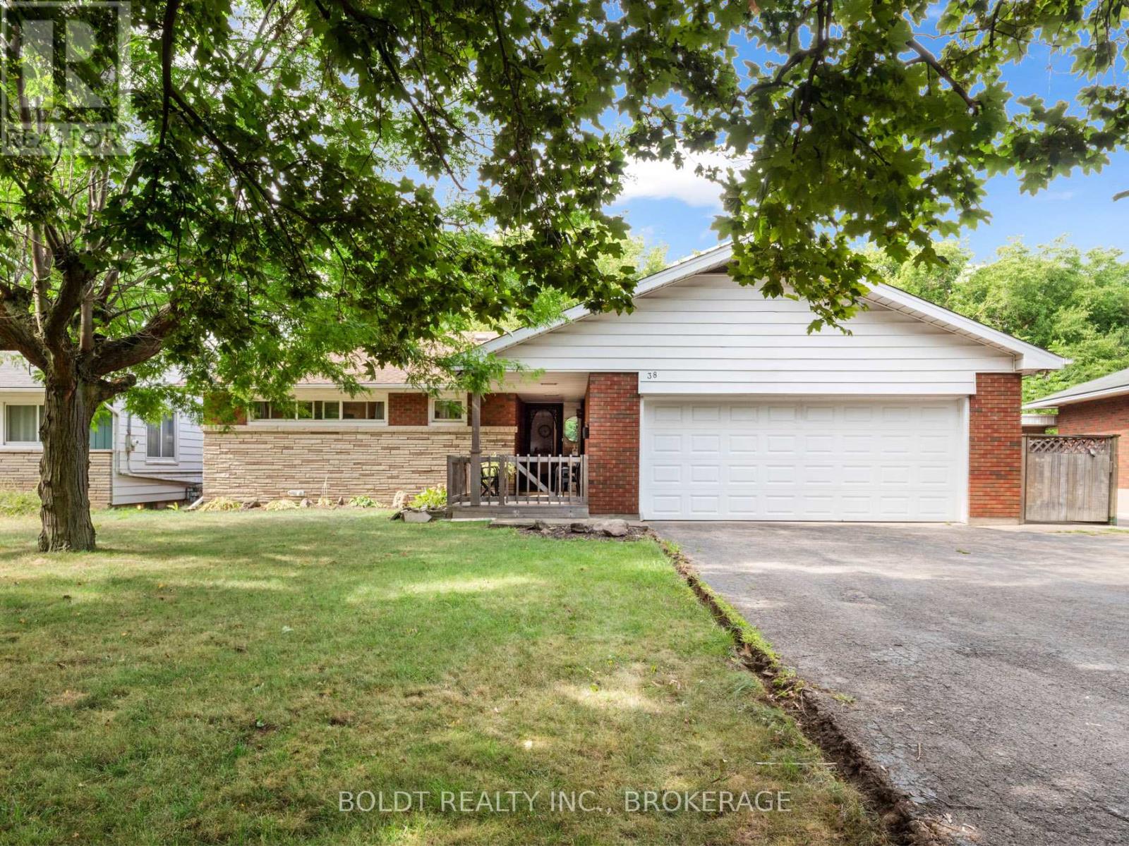 38 Kenworth Drive, St. Catharines, Ontario  L2M 4S2 - Photo 1 - X12739040