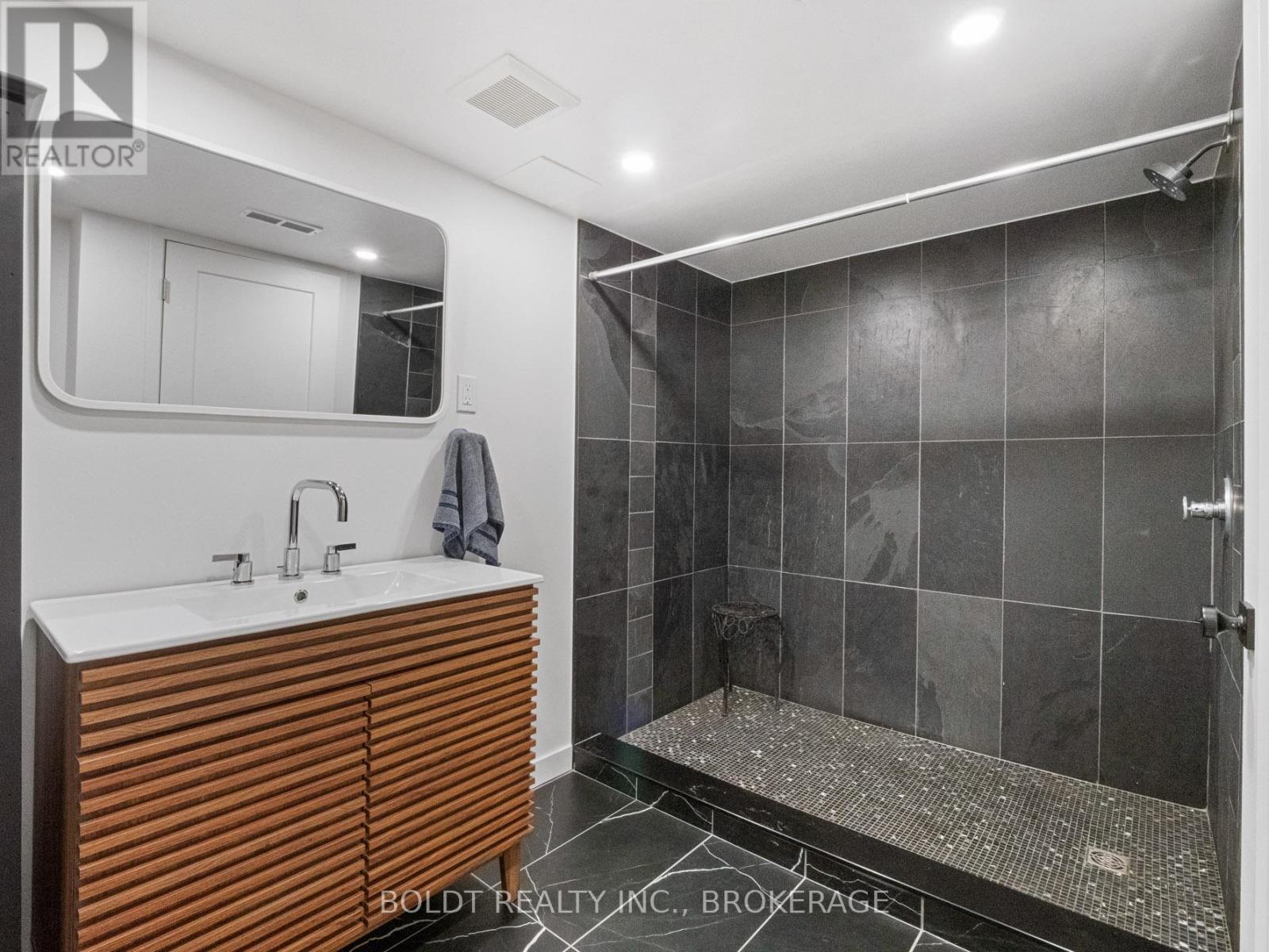 38 Kenworth Drive, St. Catharines, Ontario  L2M 4S2 - Photo 24 - X12739040