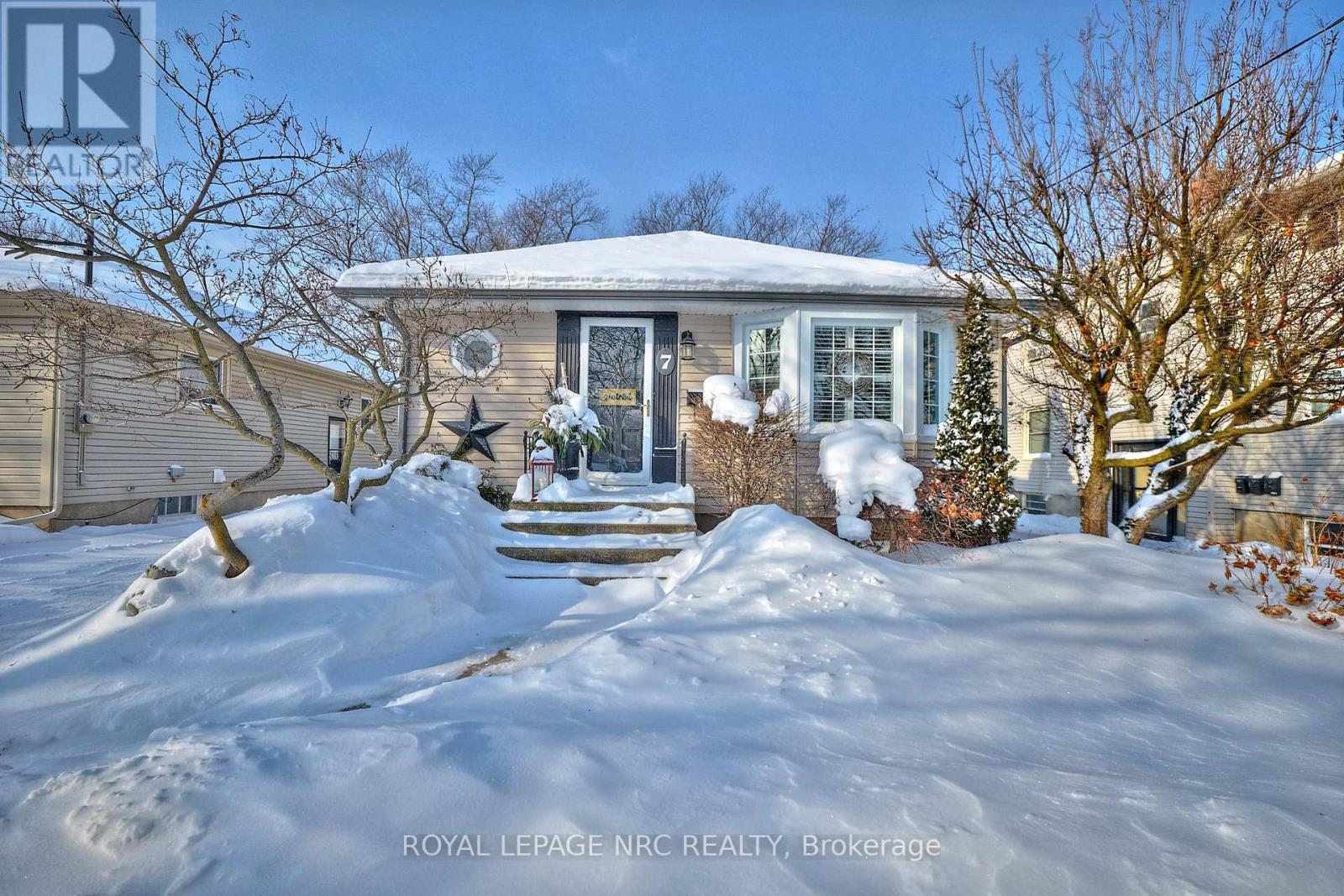 7 Perth Street, St. Catharines, Ontario  L2P 3C8 - Photo 2 - X12739112