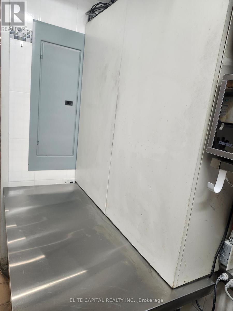 4 - 10066 Bayview Avenue, Richmond Hill (Crosby), Ontario  L4C 0W5 - Photo 8 - N12473873