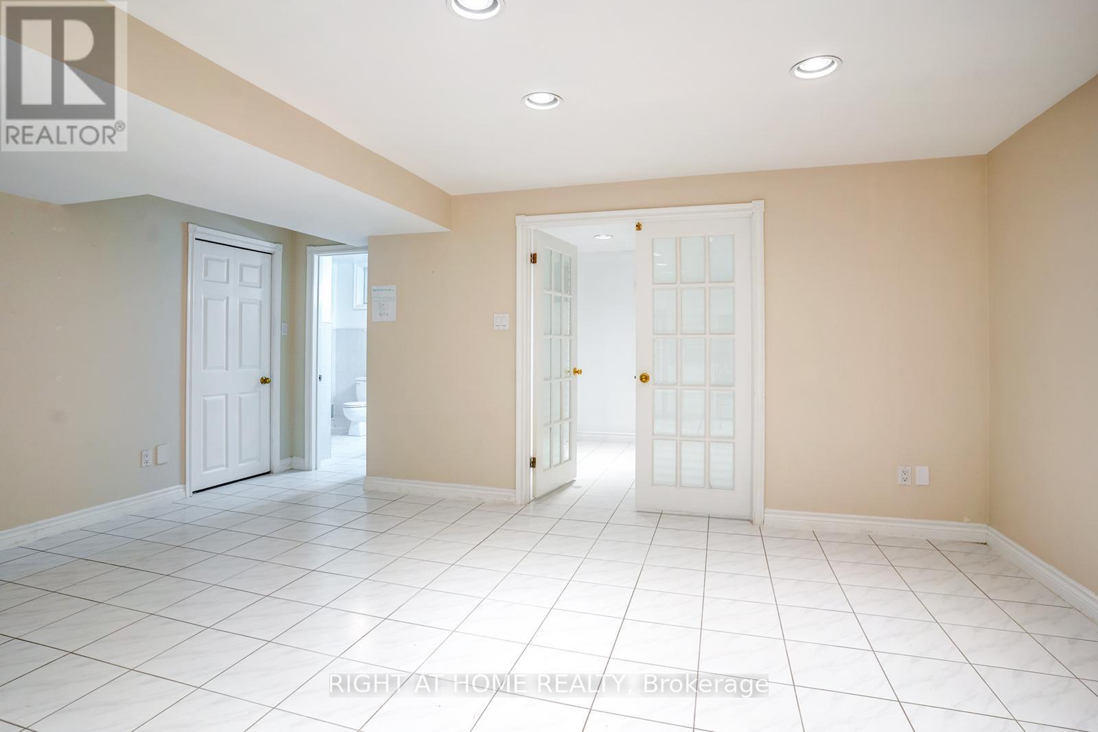 1579 Ogden Avenue E, Mississauga, Ontario  L5E 2H9 - Photo 13 - W12737460