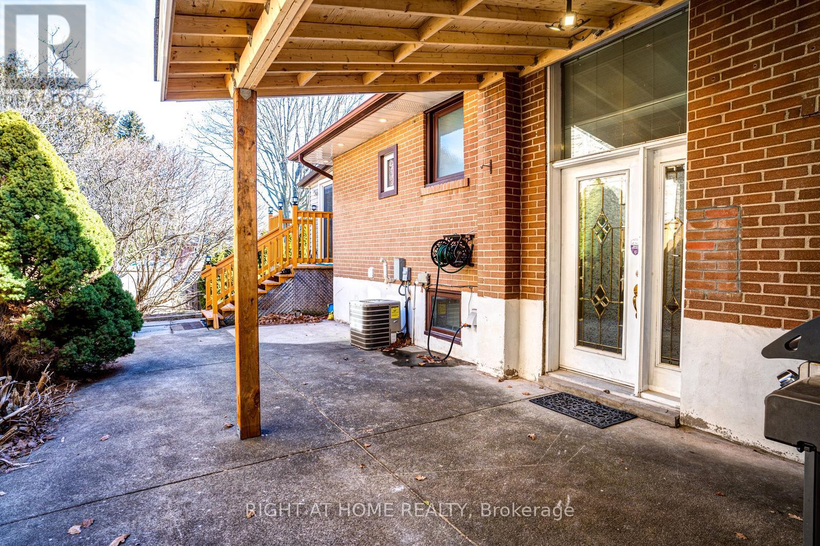 1579 Ogden Avenue E, Mississauga, Ontario  L5E 2H9 - Photo 2 - W12737460