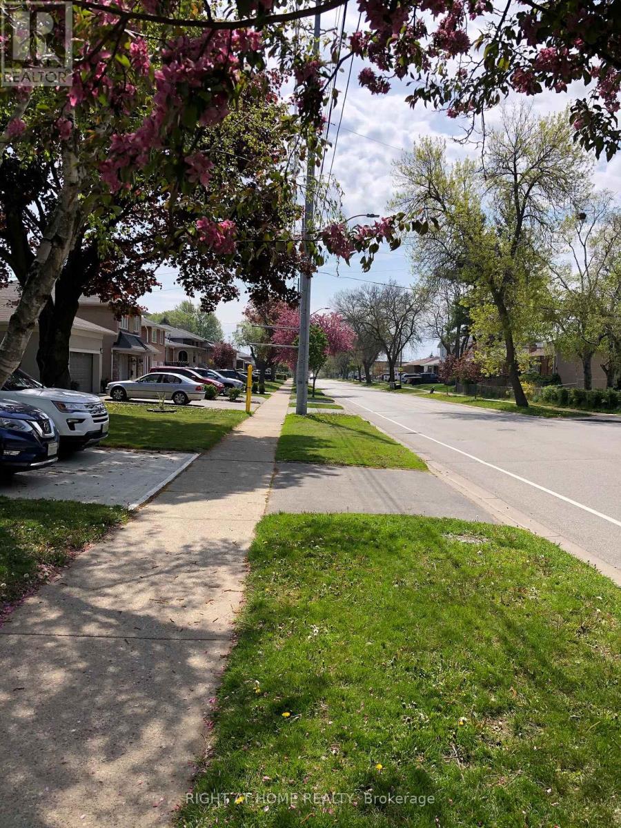 1579 Ogden Avenue E, Mississauga, Ontario  L5E 2H9 - Photo 5 - W12737460