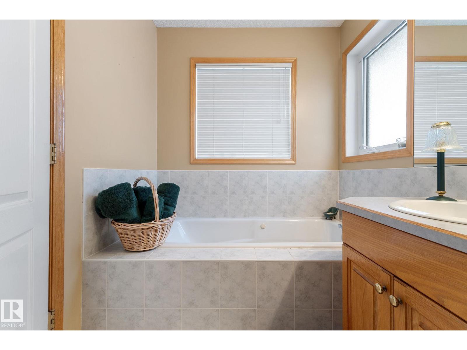 6807 163 Av Nw, Edmonton, Alberta  T5Z 3C6 - Photo 37 - E4471436