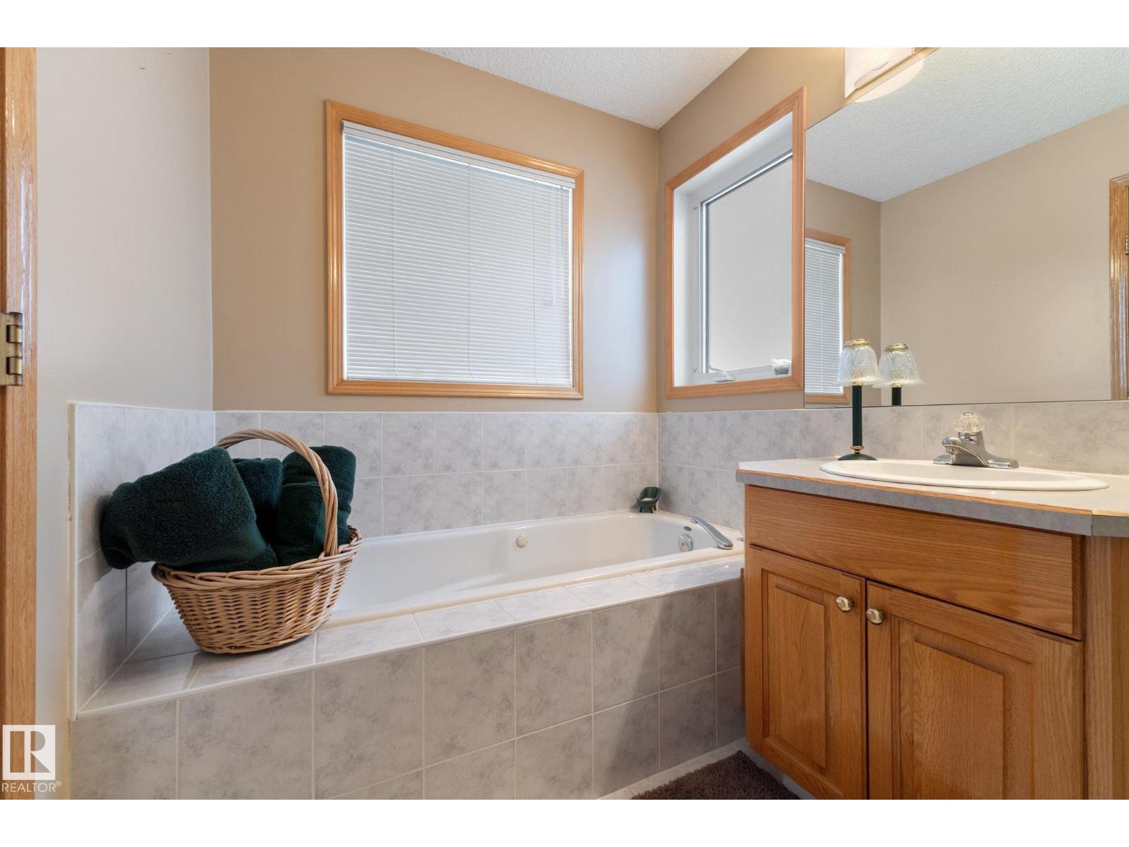 6807 163 Av Nw, Edmonton, Alberta  T5Z 3C6 - Photo 38 - E4471436